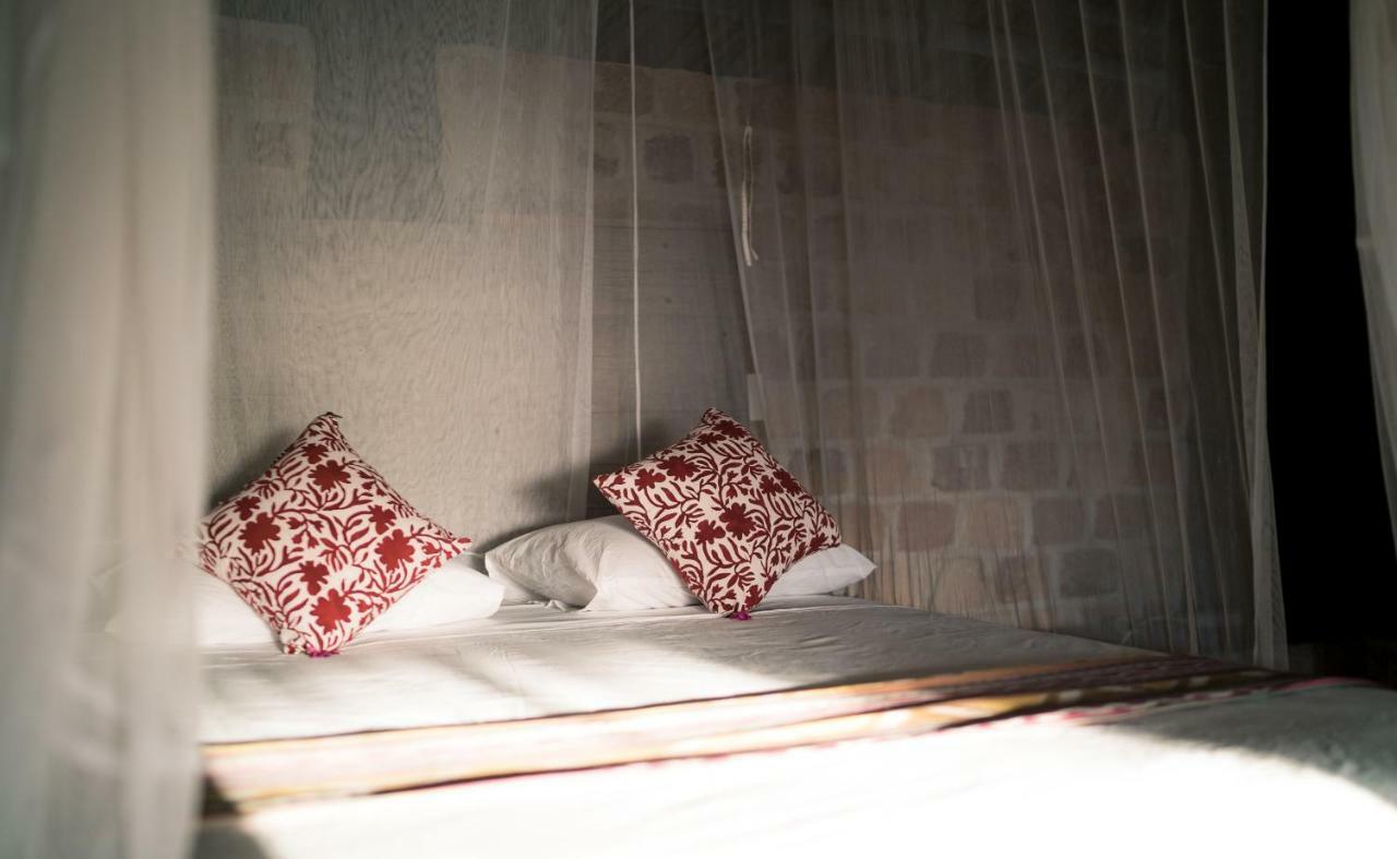 Utopia Rote Lodge Нембрала Екстериор снимка