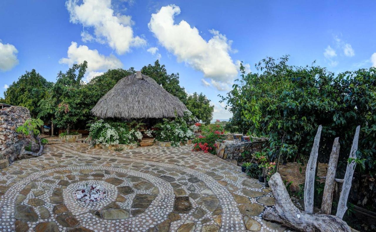Utopia Rote Lodge Нембрала Екстериор снимка